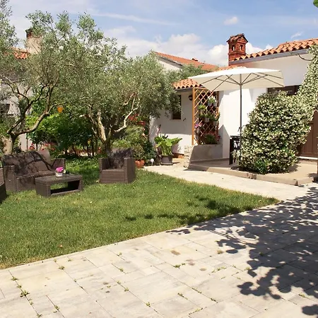 Wine Garden Holiday Home Pula Exterior photo